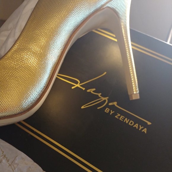 Daya by Zendaya Kyle II - Metallic Gold - USSize 10 - Picture 5 of 5